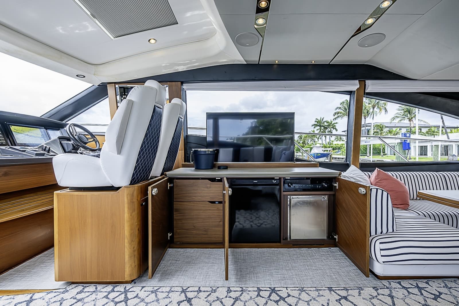 2017 Princess S65 - Photo 19