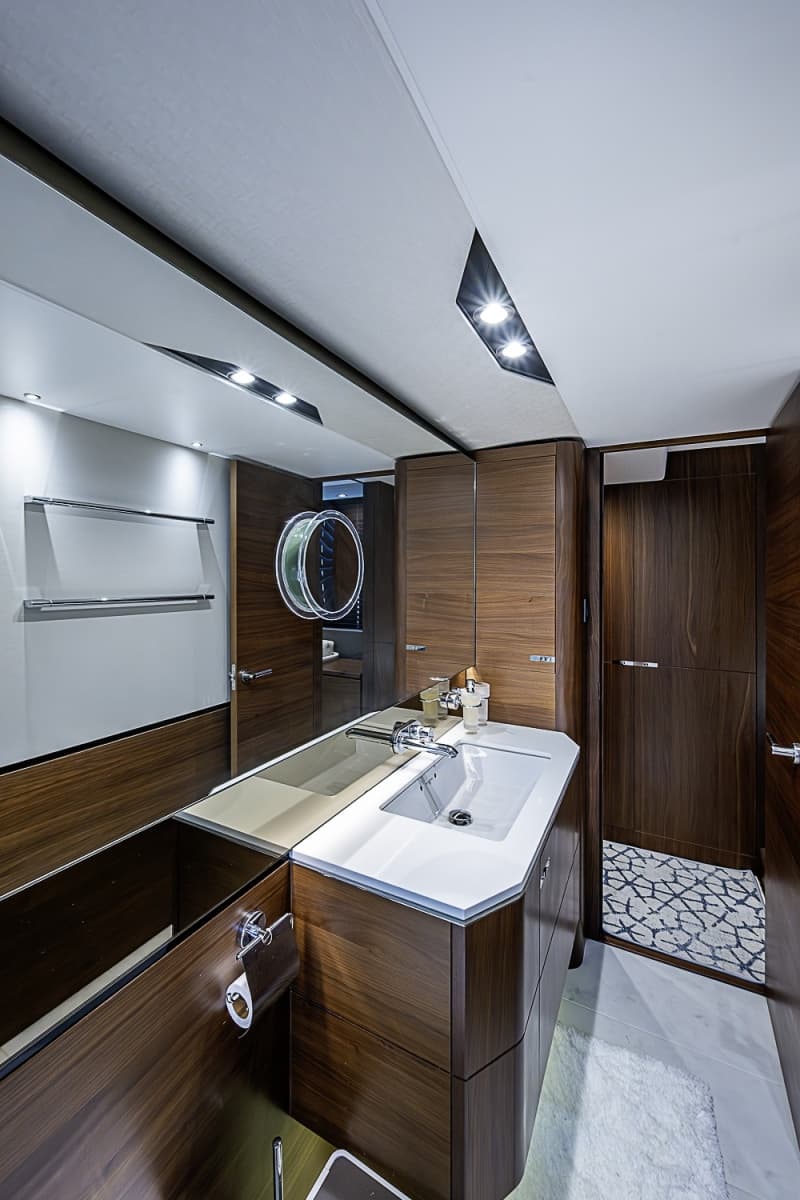 2017 Princess S65 - Photo 59