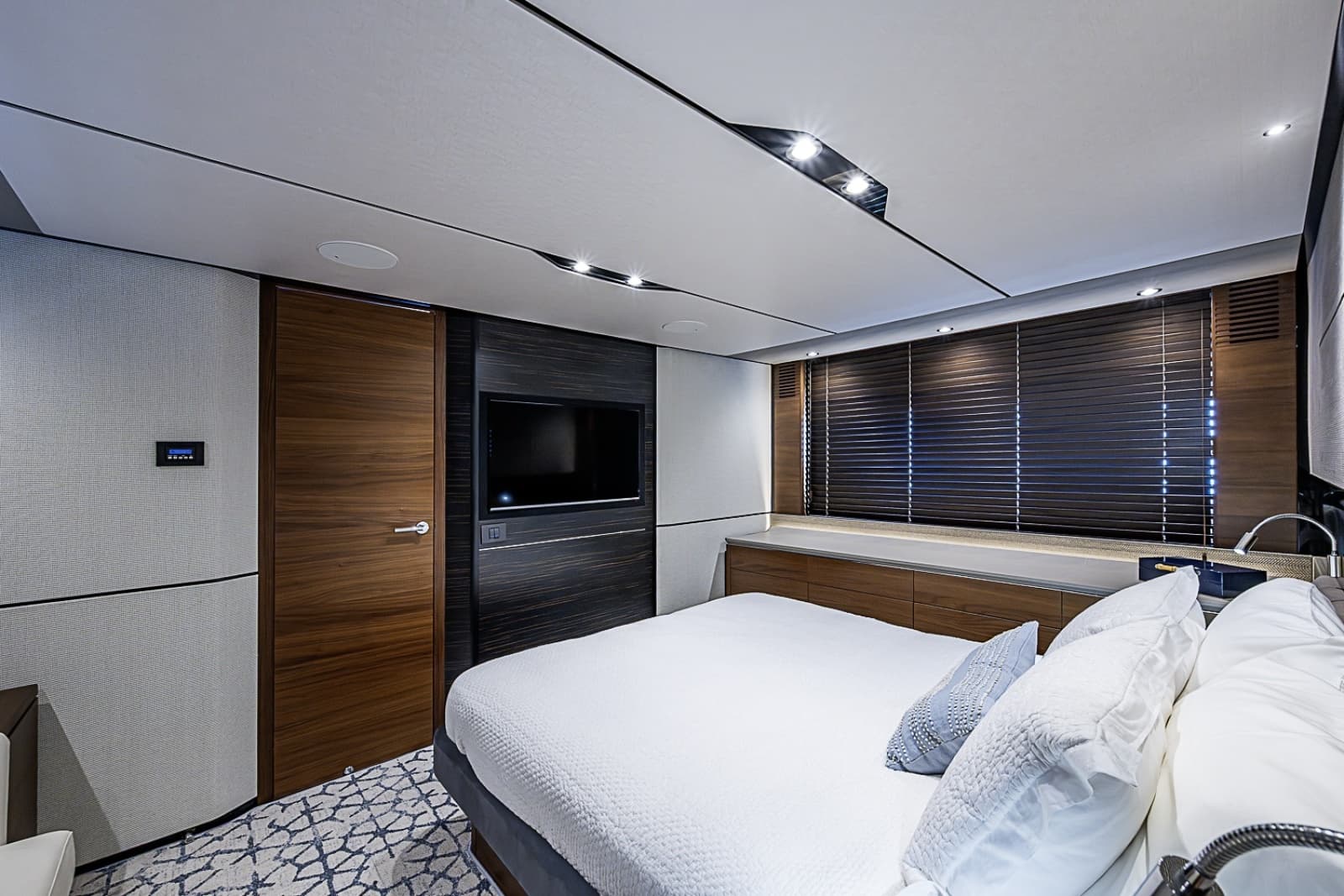 2017 Princess S65 - Photo 49