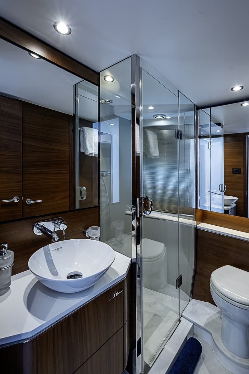 2017 Princess S65 - Photo 36