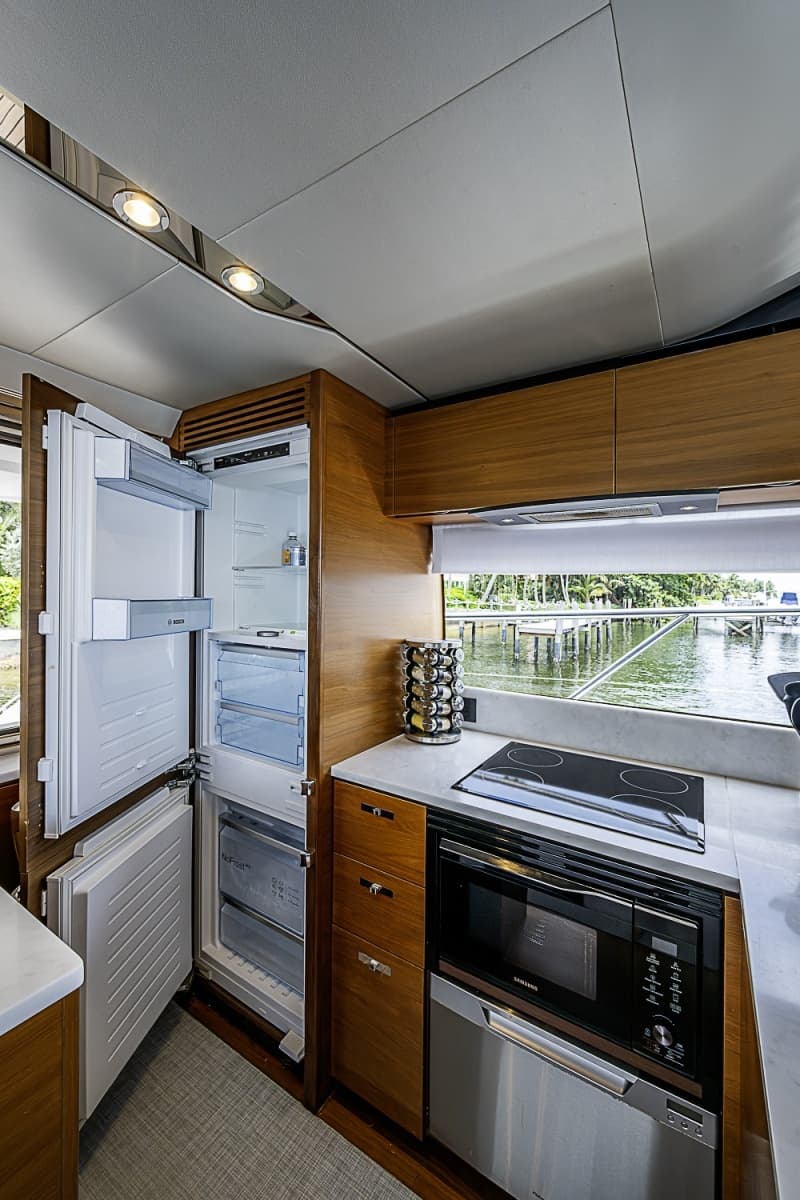 2017 Princess S65 - Photo 7