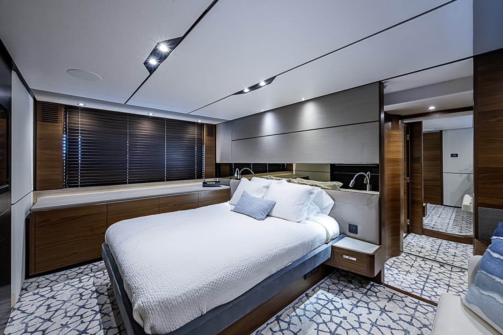 2017 Princess S65 - Photo 48