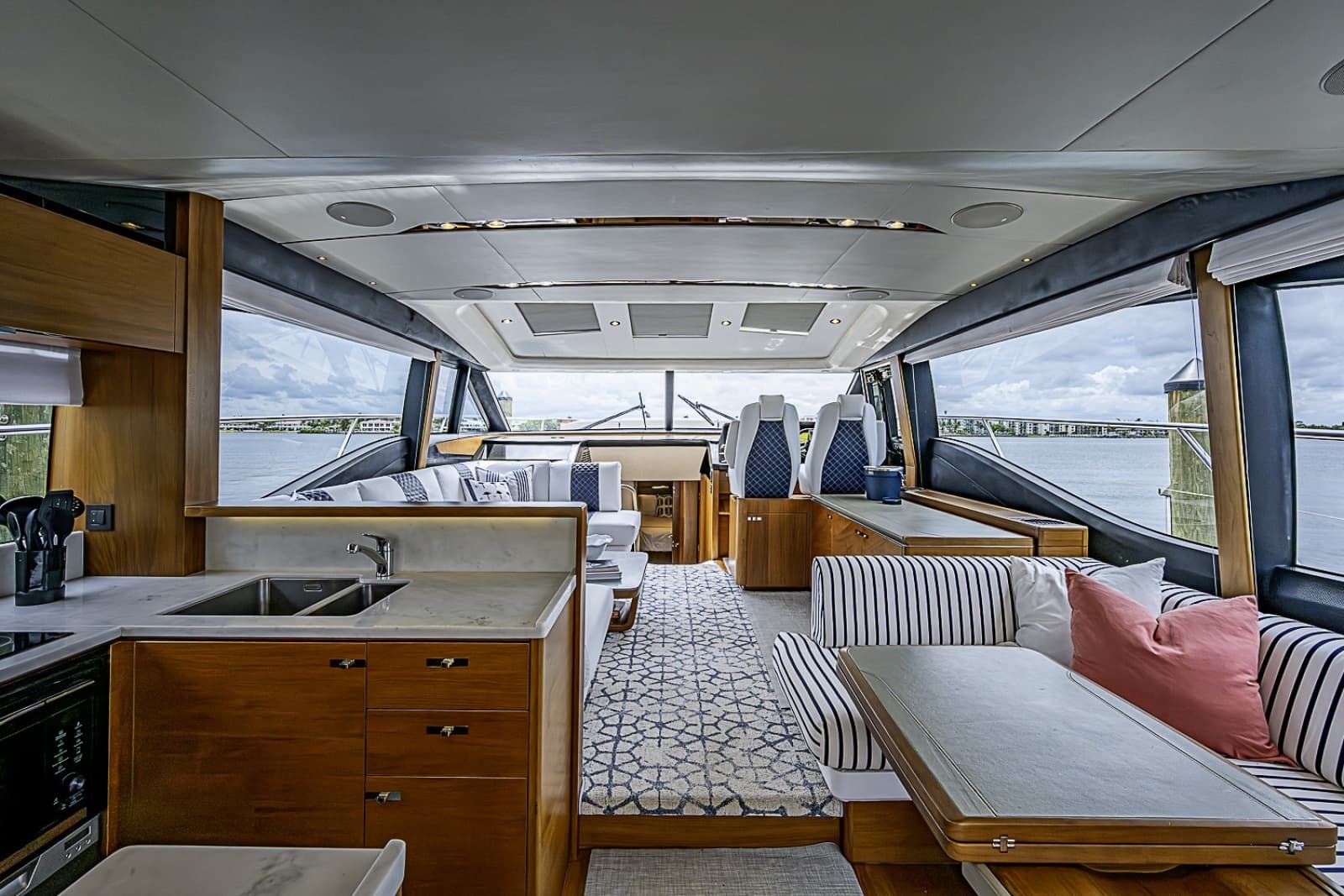 2017 Princess S65 - Photo 5