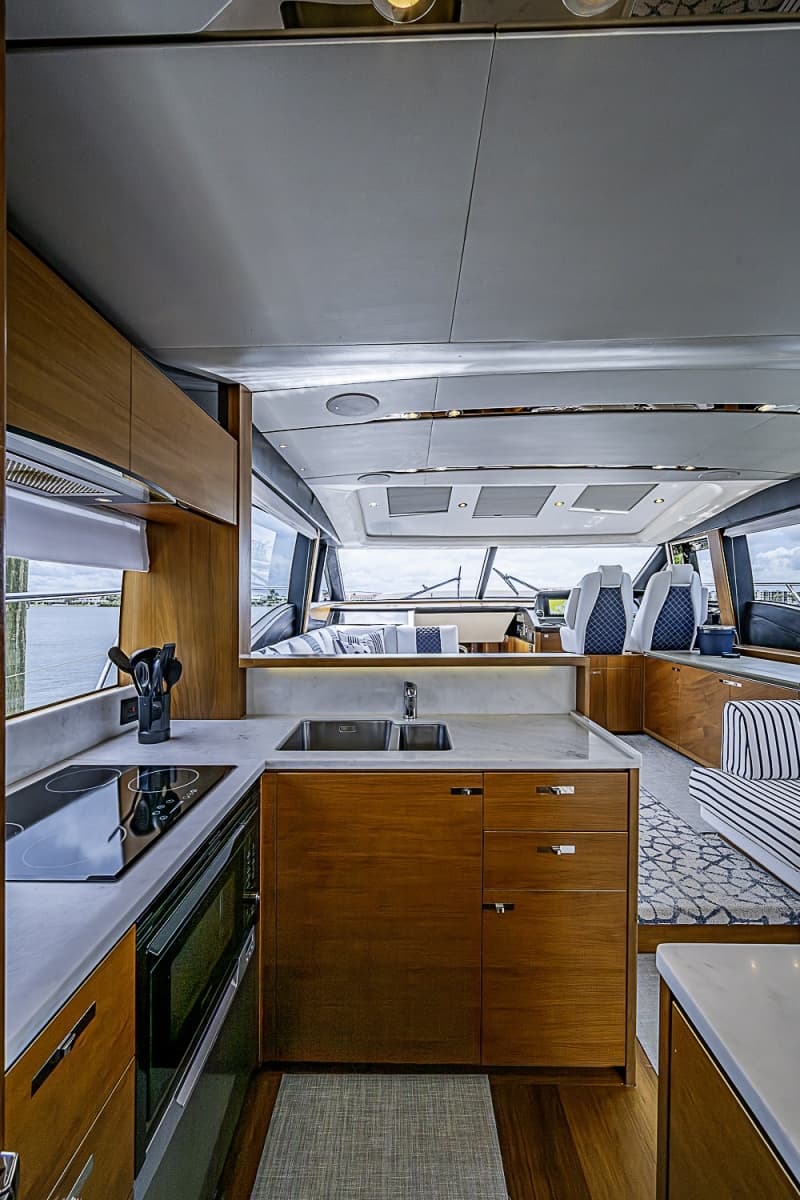 2017 Princess S65 - Photo 9