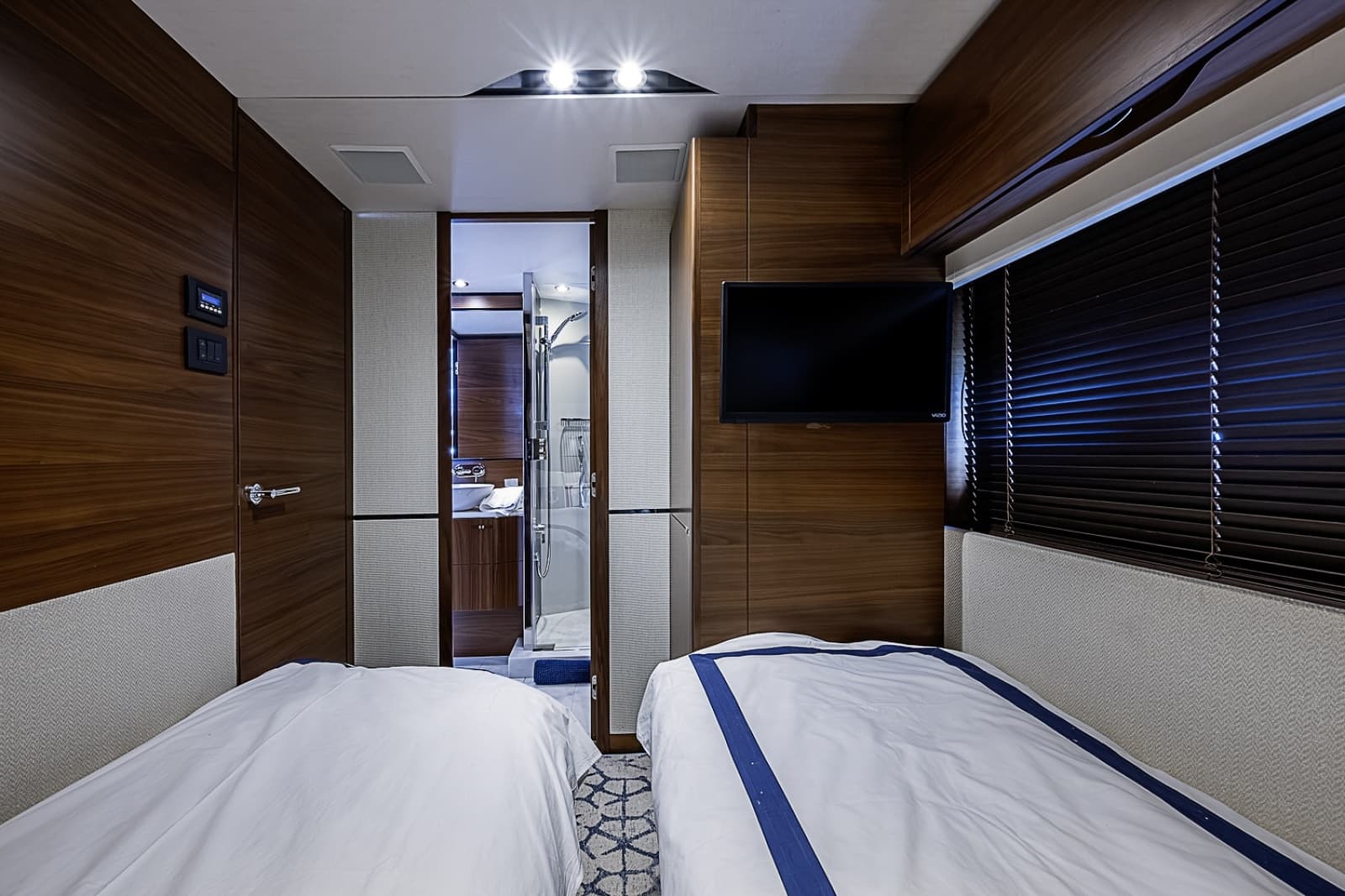 2017 Princess S65 - Photo 35