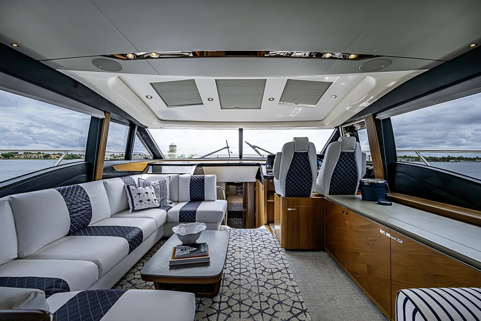 2017 Princess S65 - Photo 11