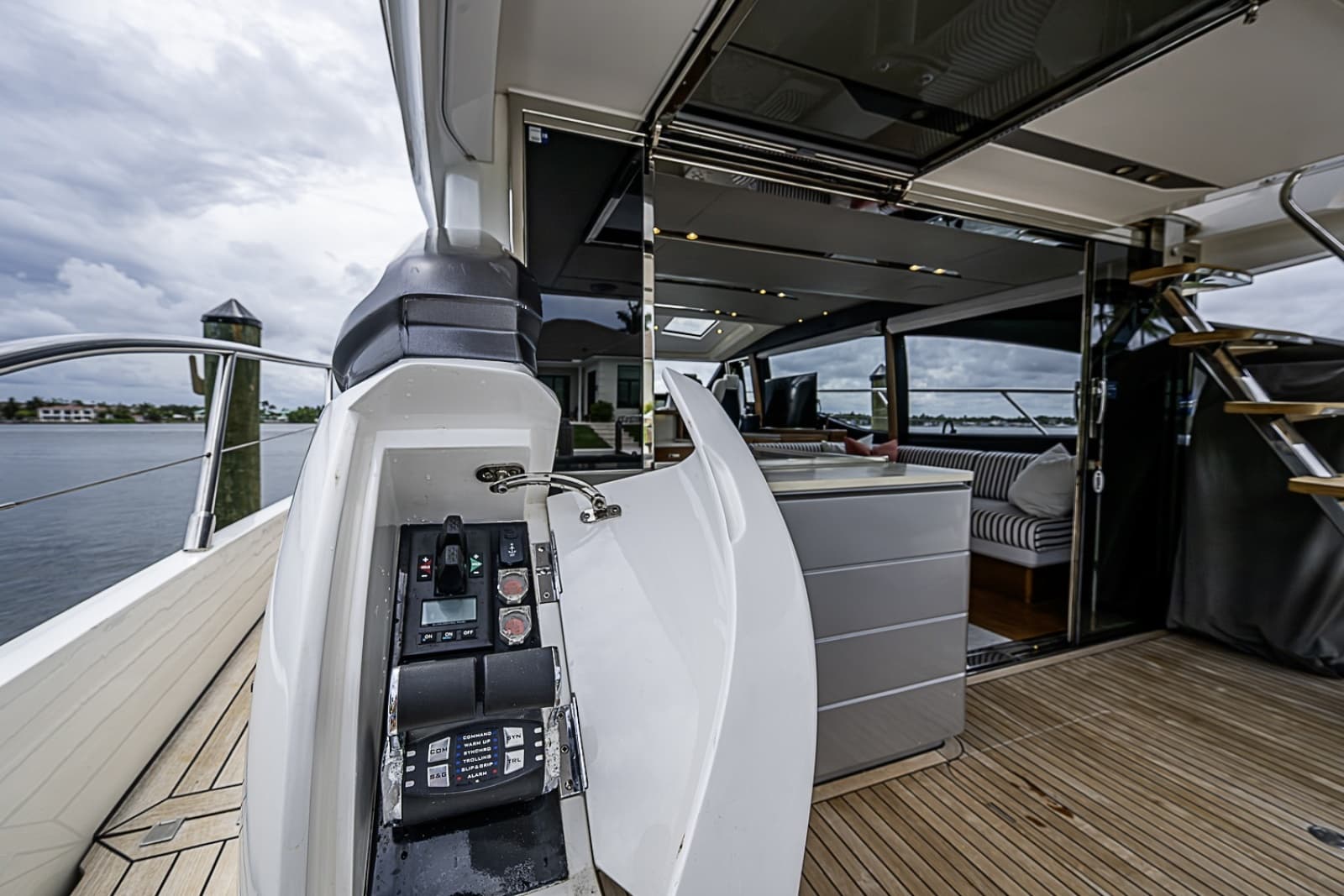 2017 Princess S65 - Photo 67