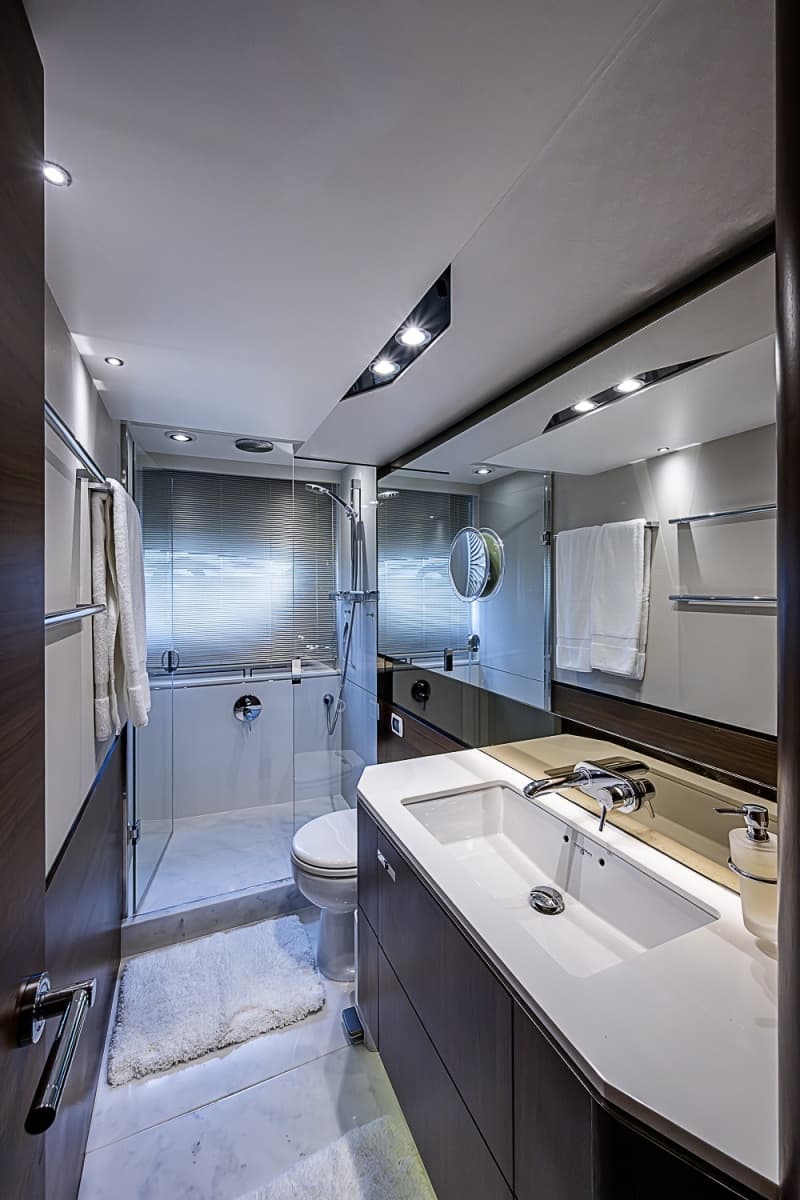 2017 Princess S65 - Photo 57