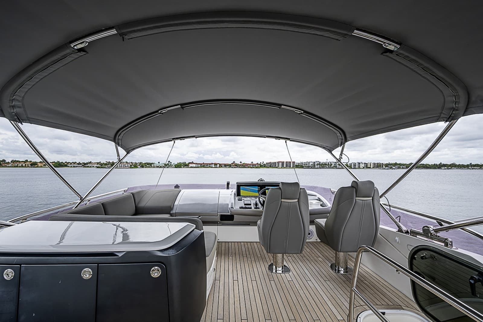 2017 Princess S65 - Photo 76