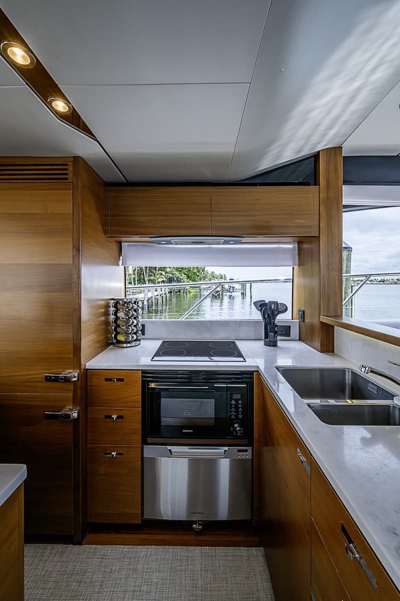2017 Princess S65 - Photo 10