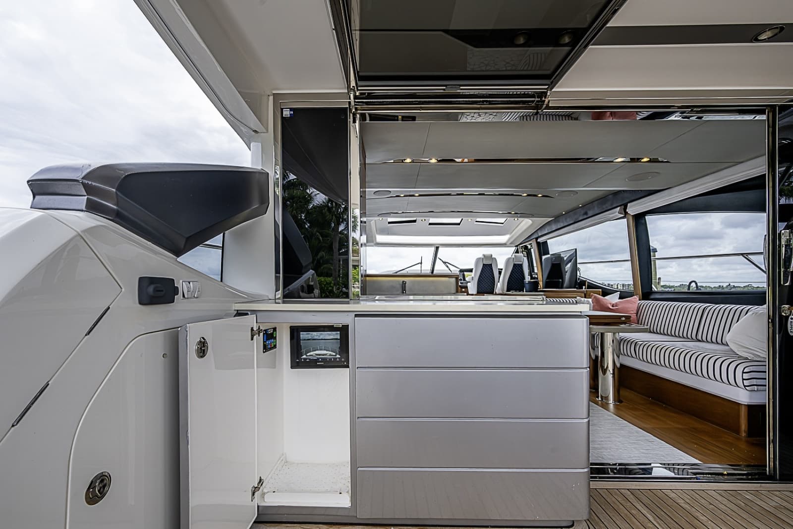 2017 Princess S65 - Photo 68