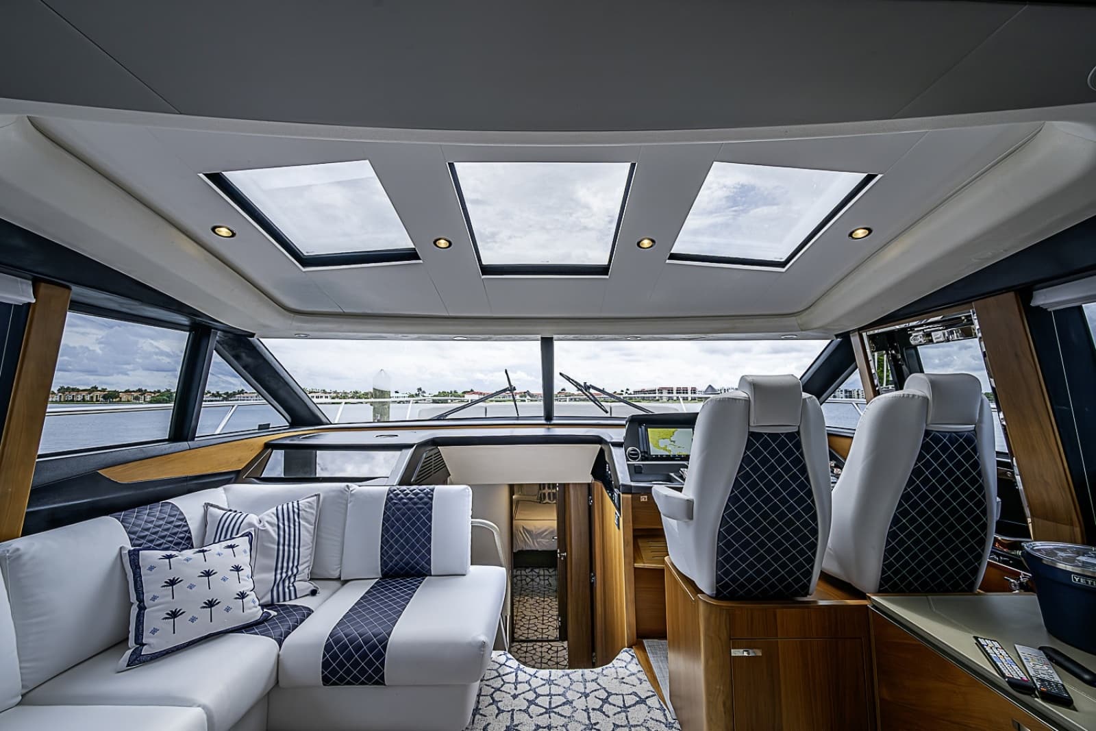 2017 Princess S65 - Photo 23