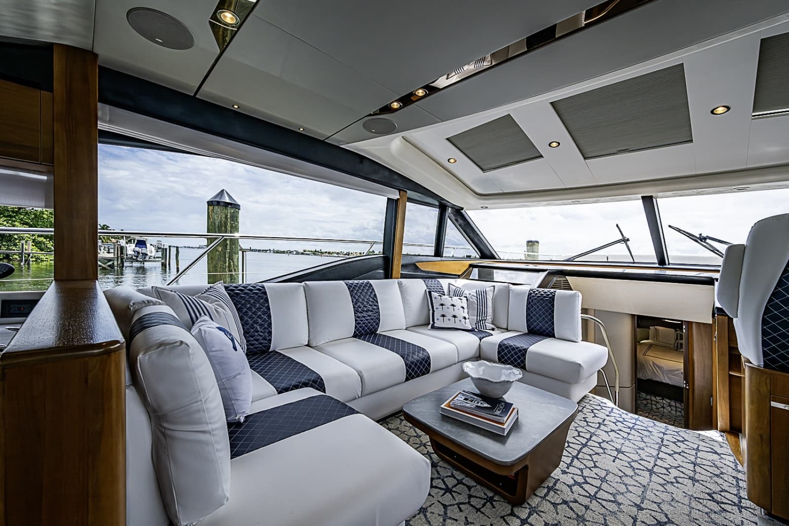 2017 Princess S65 - Photo 13