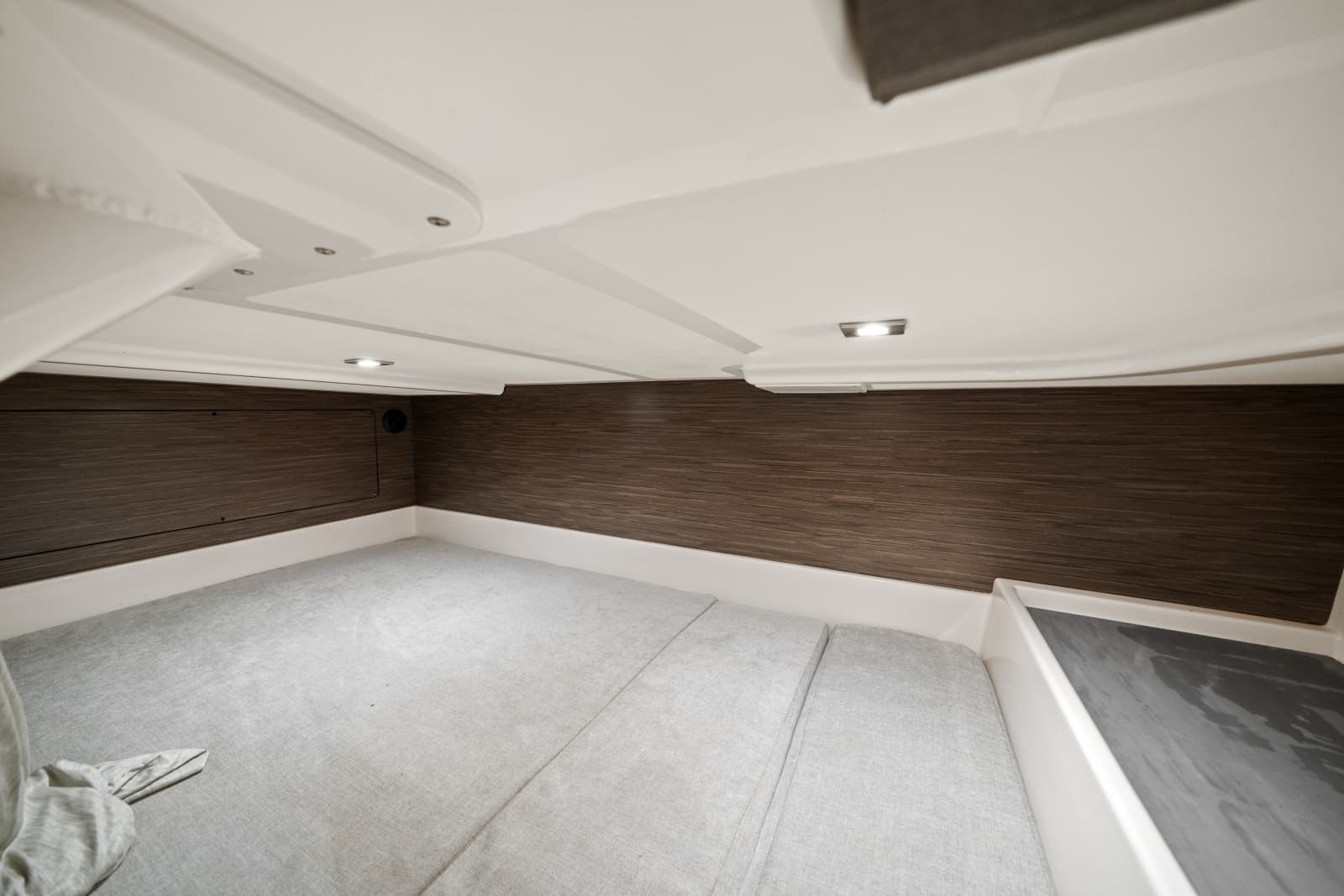 2020 Tiara Yachts  - Photo 32