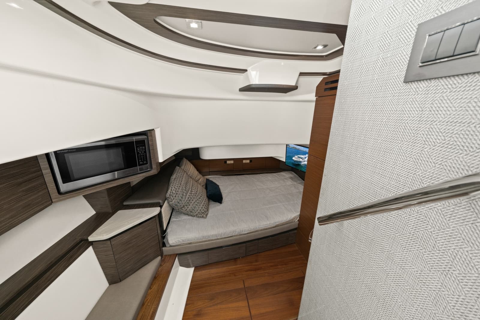 2020 Tiara Yachts  - Photo 30