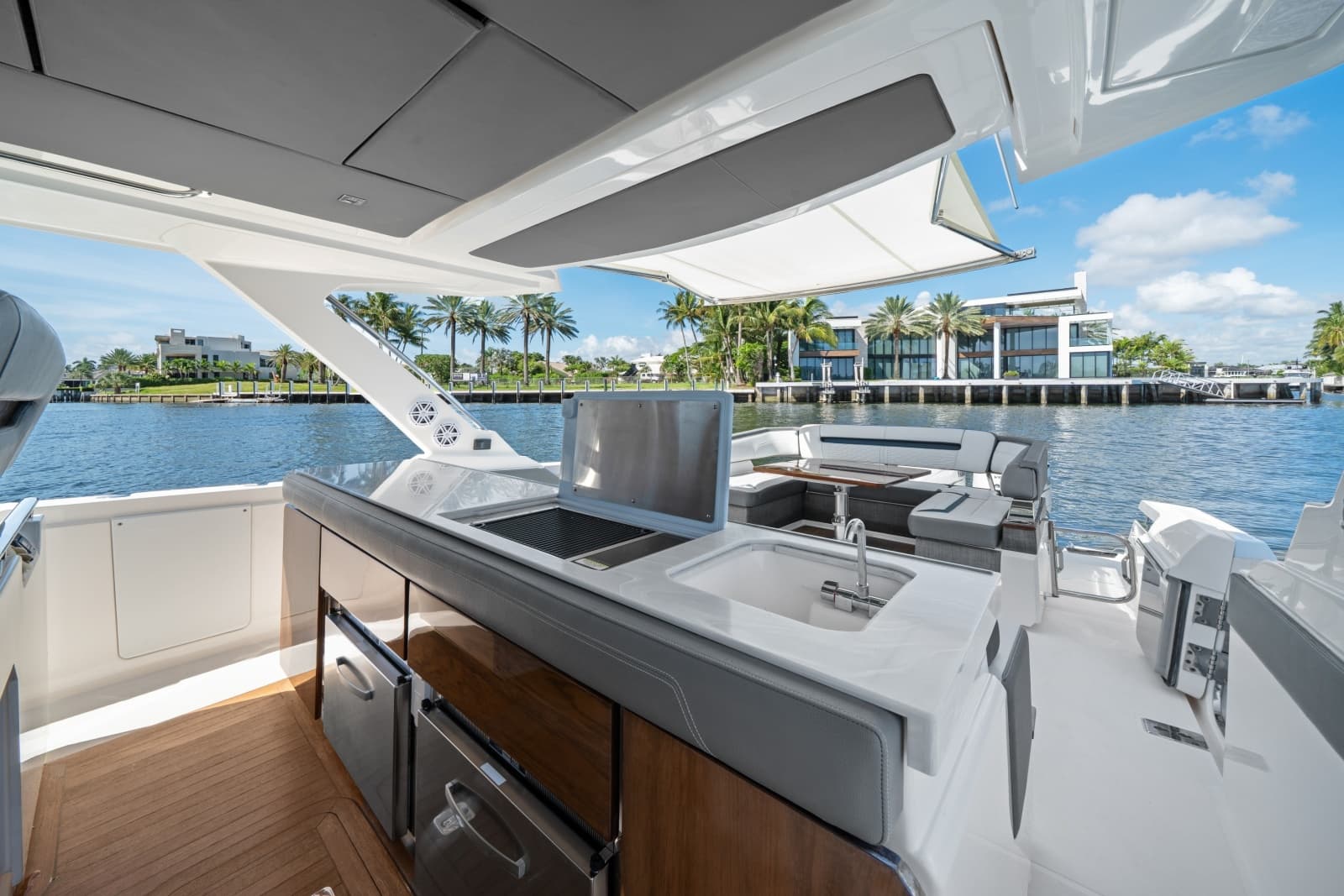 2020 Tiara Yachts  - Photo 38