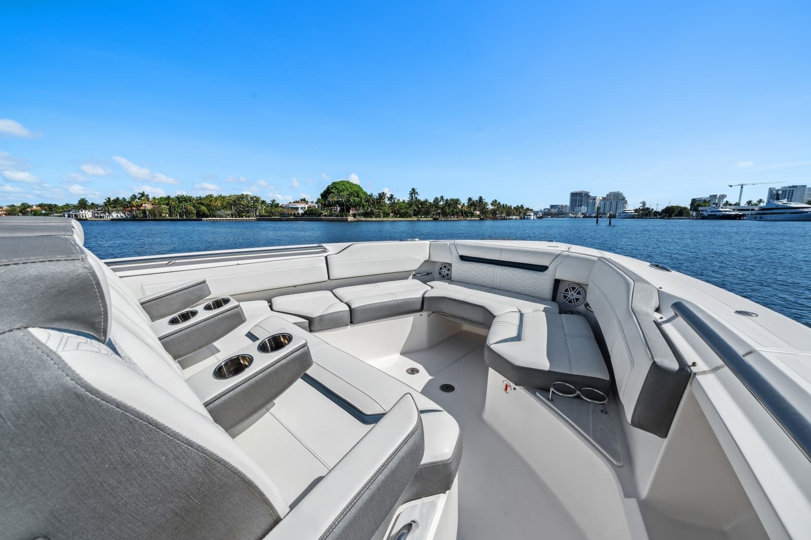 2020 Tiara Yachts  - Photo 18