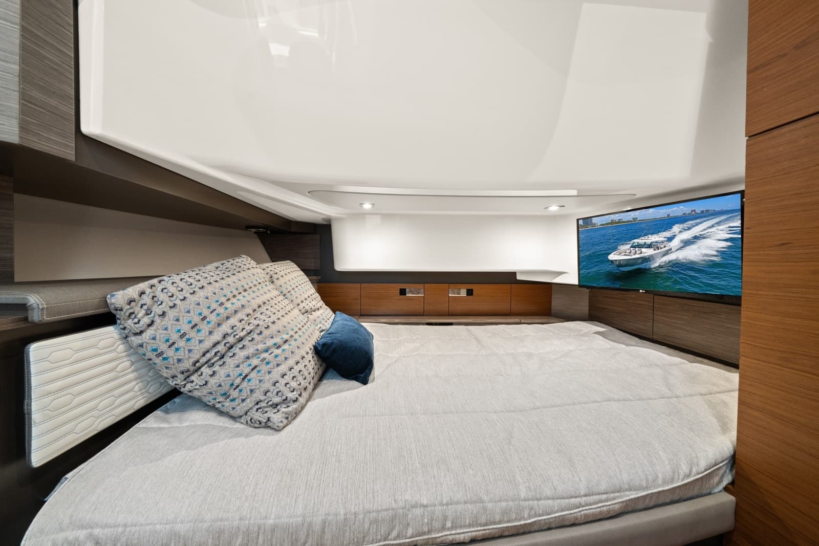 2020 Tiara Yachts  - Photo 31