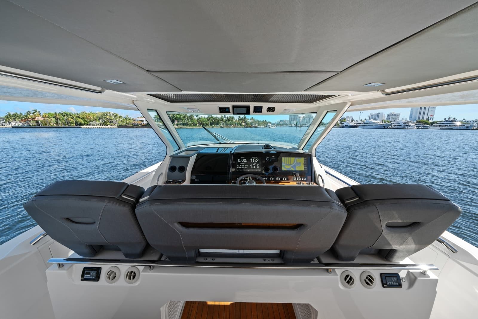 2020 Tiara Yachts  - Photo 24