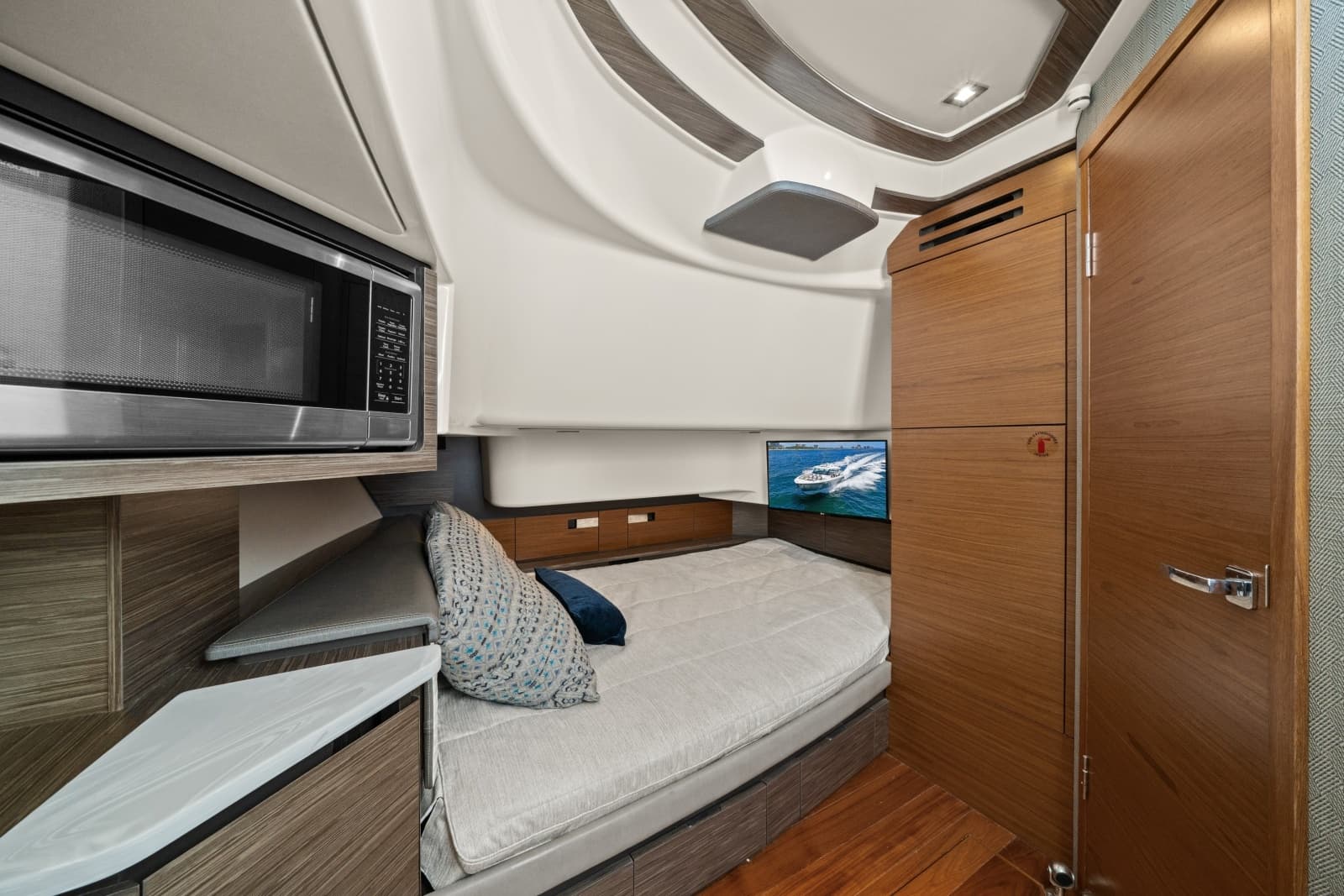 2020 Tiara Yachts  - Photo 29