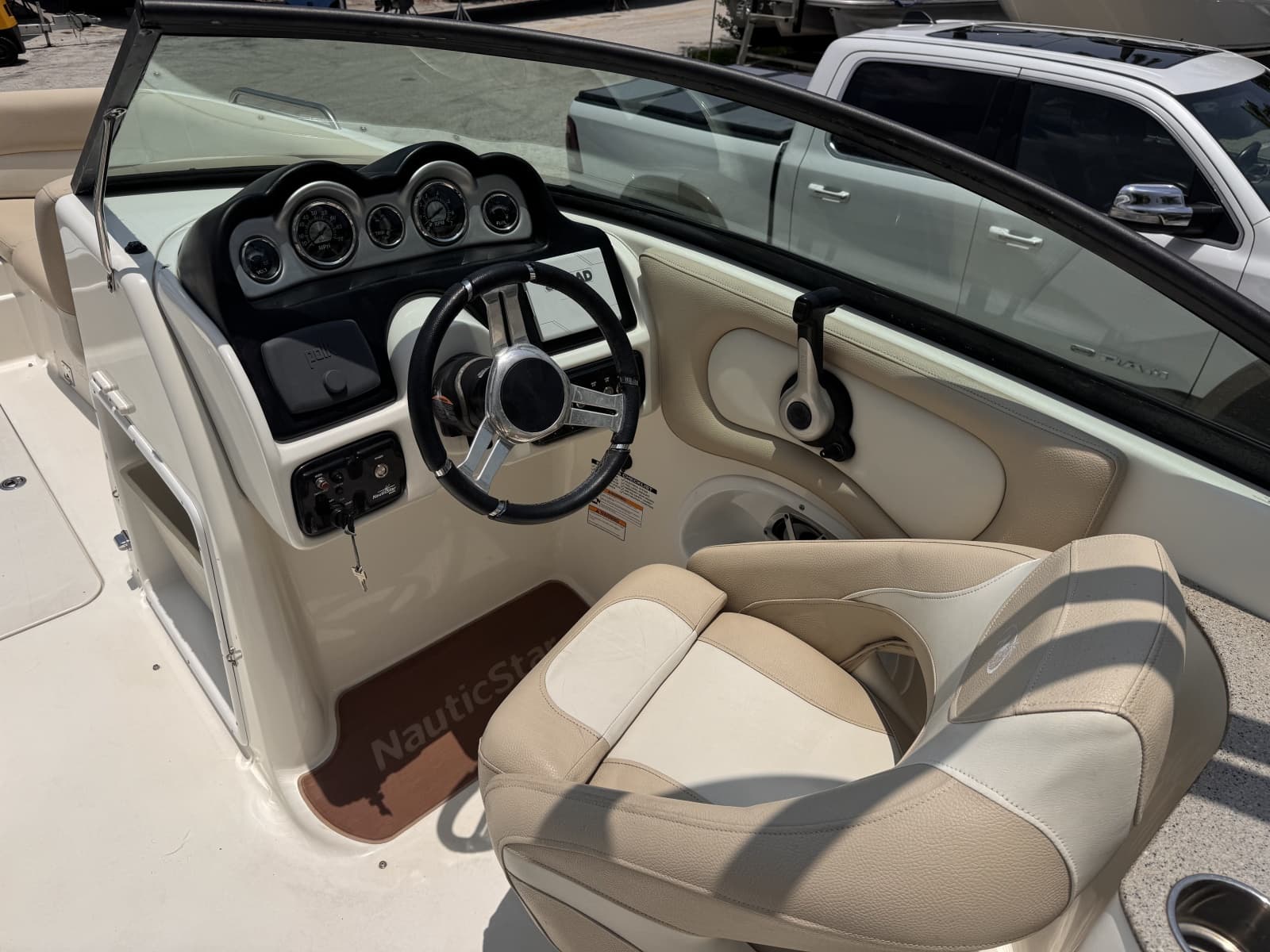 2018 NauticStar 243 DC - Photo 11