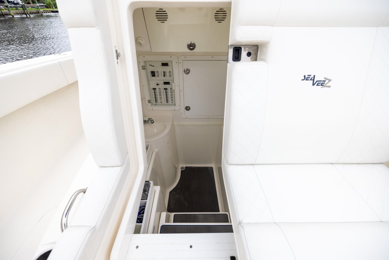 2019 SeaVee 322Z - Photo 58