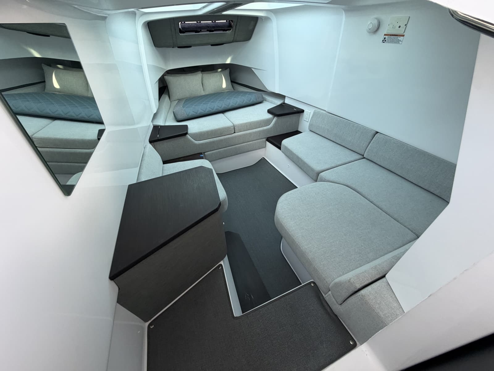 2024 Axopar 37 ST - Photo 15