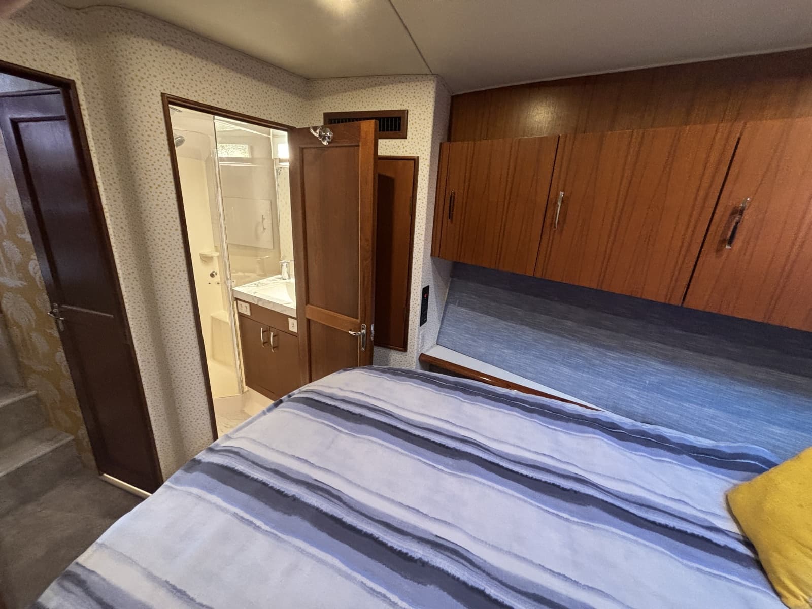 1995 Ocean Cockpit Motor Yacht - Photo 19