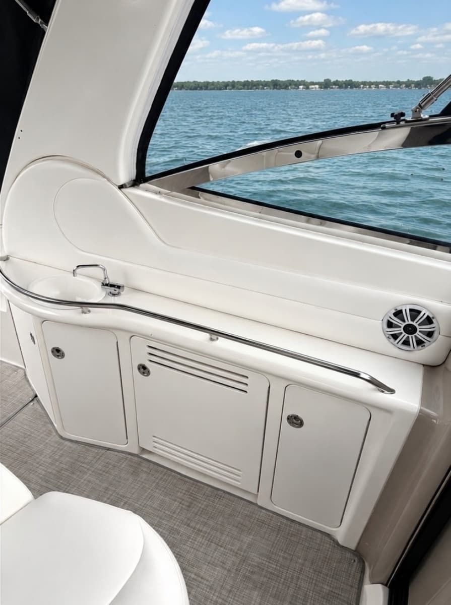 2001 Sea Ray 380 Sundancer - Photo 2