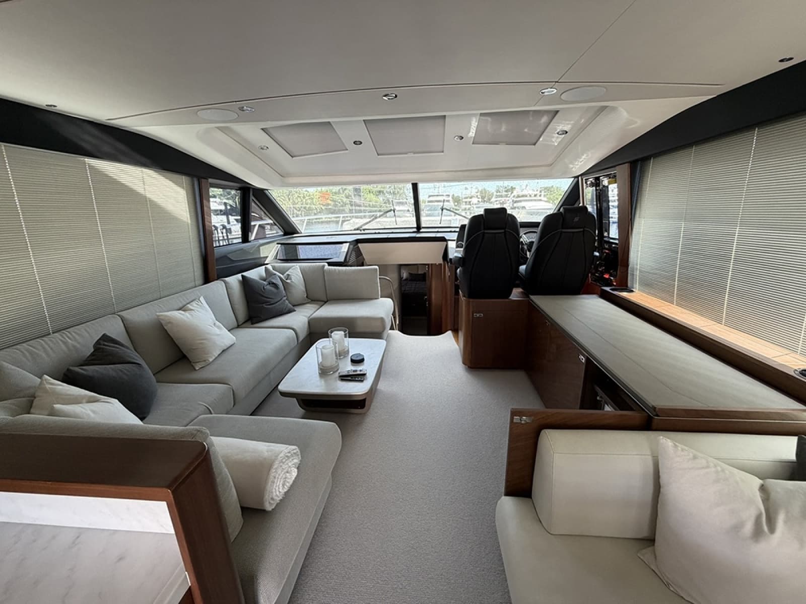 2023 Princess S66 Sportbridge - Photo 7