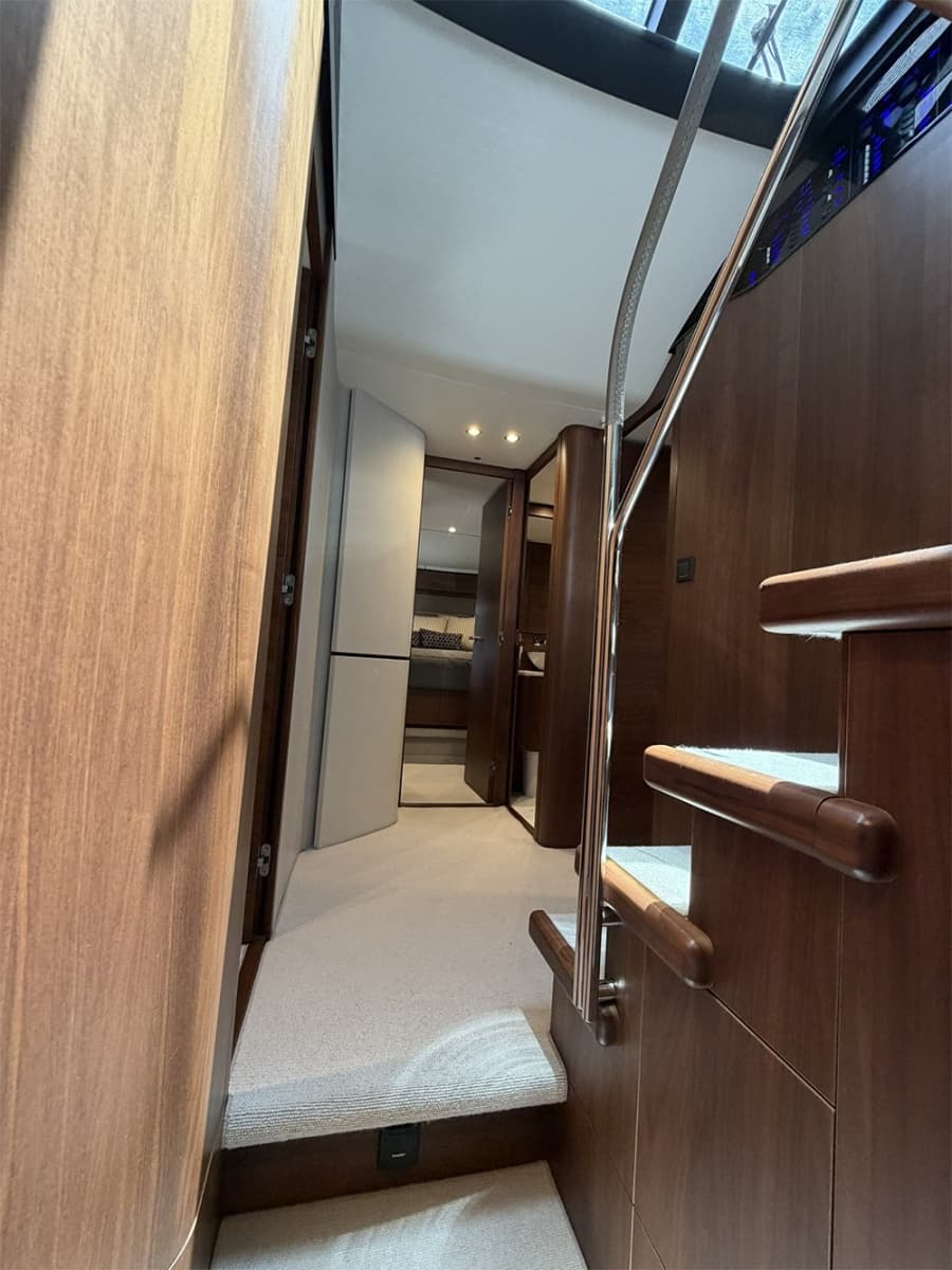 2023 Princess S66 Sportbridge - Photo 9