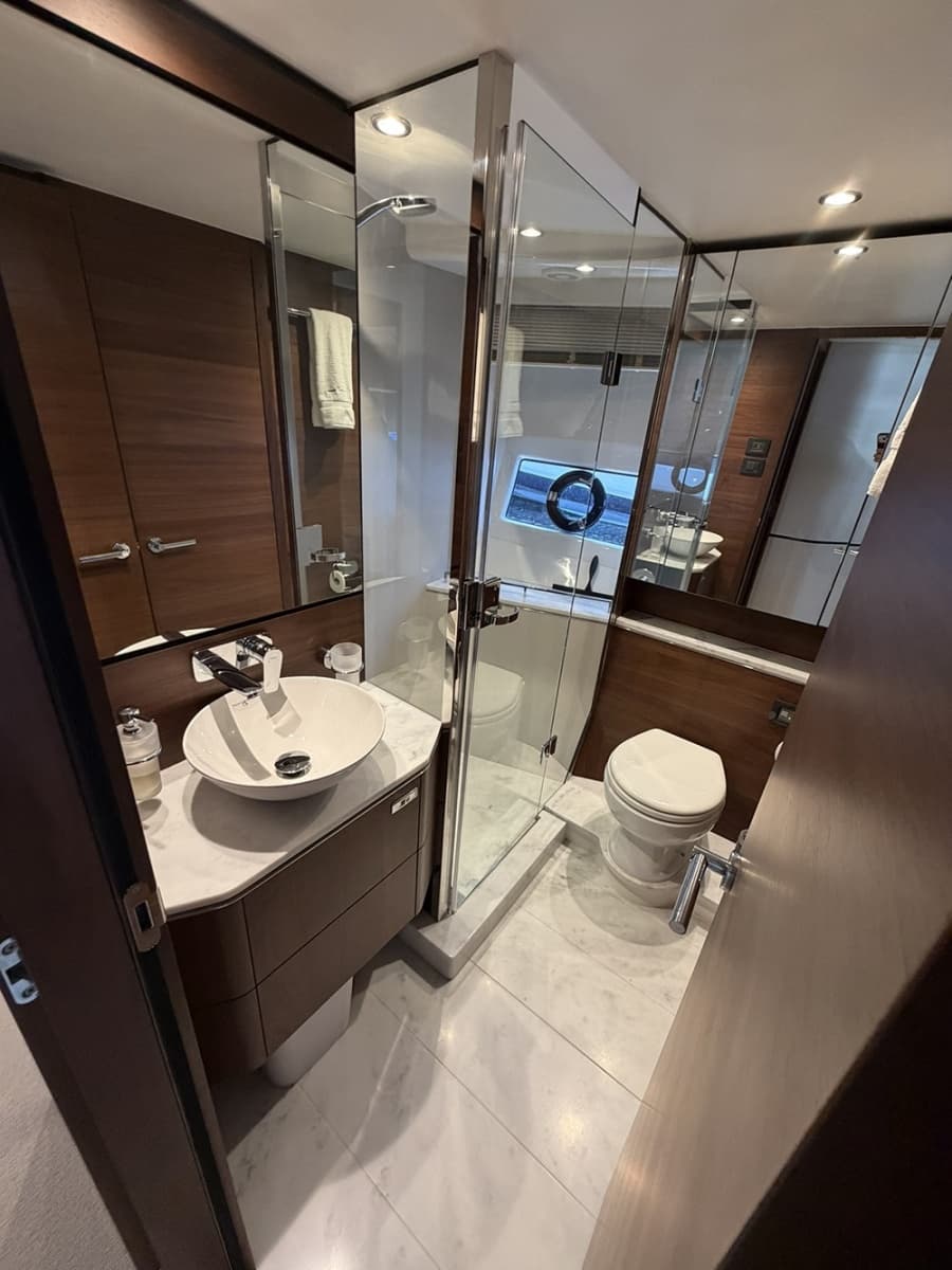 2023 Princess S66 Sportbridge - Photo 18