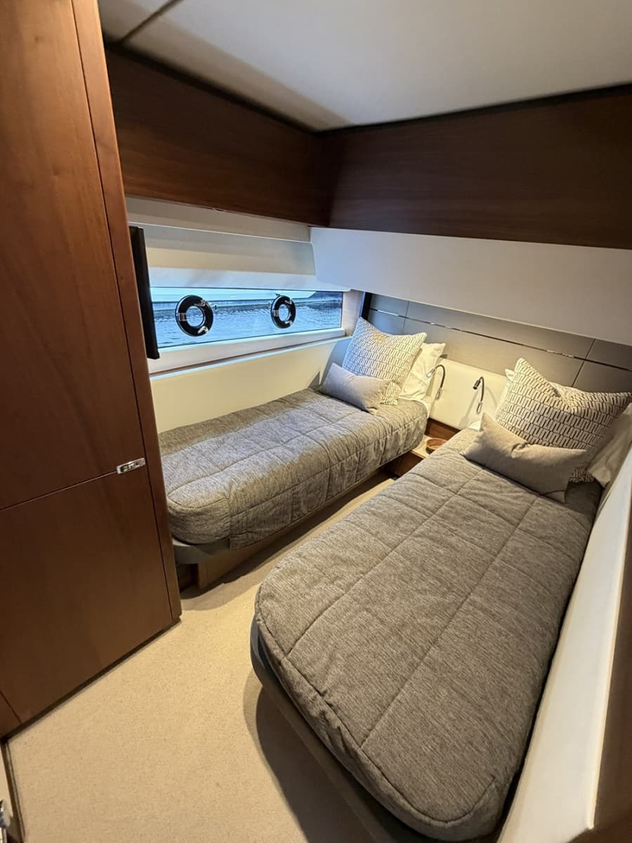 2023 Princess S66 Sportbridge - Photo 16