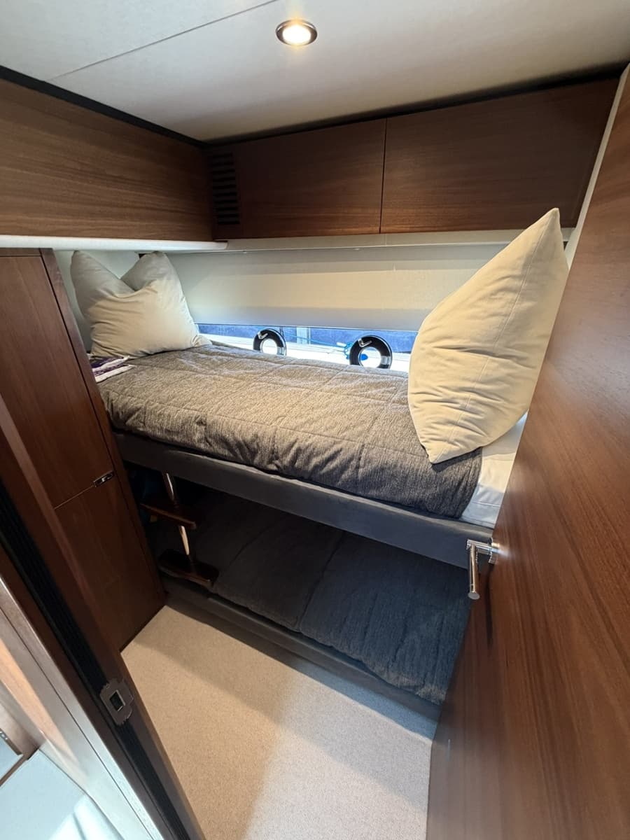 2023 Princess S66 Sportbridge - Photo 17