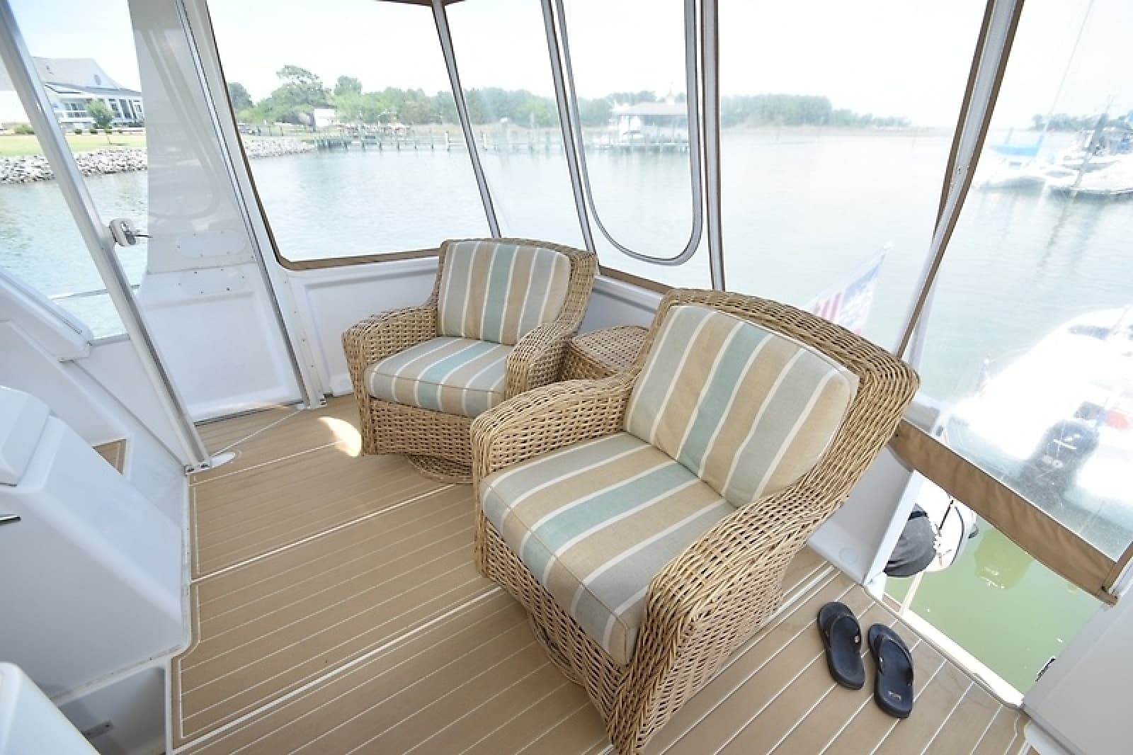 2001 Carver 356 Motoryacht - Photo 12
