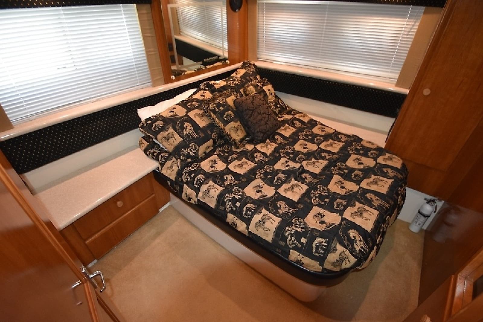 2001 Carver 356 Motoryacht - Photo 47