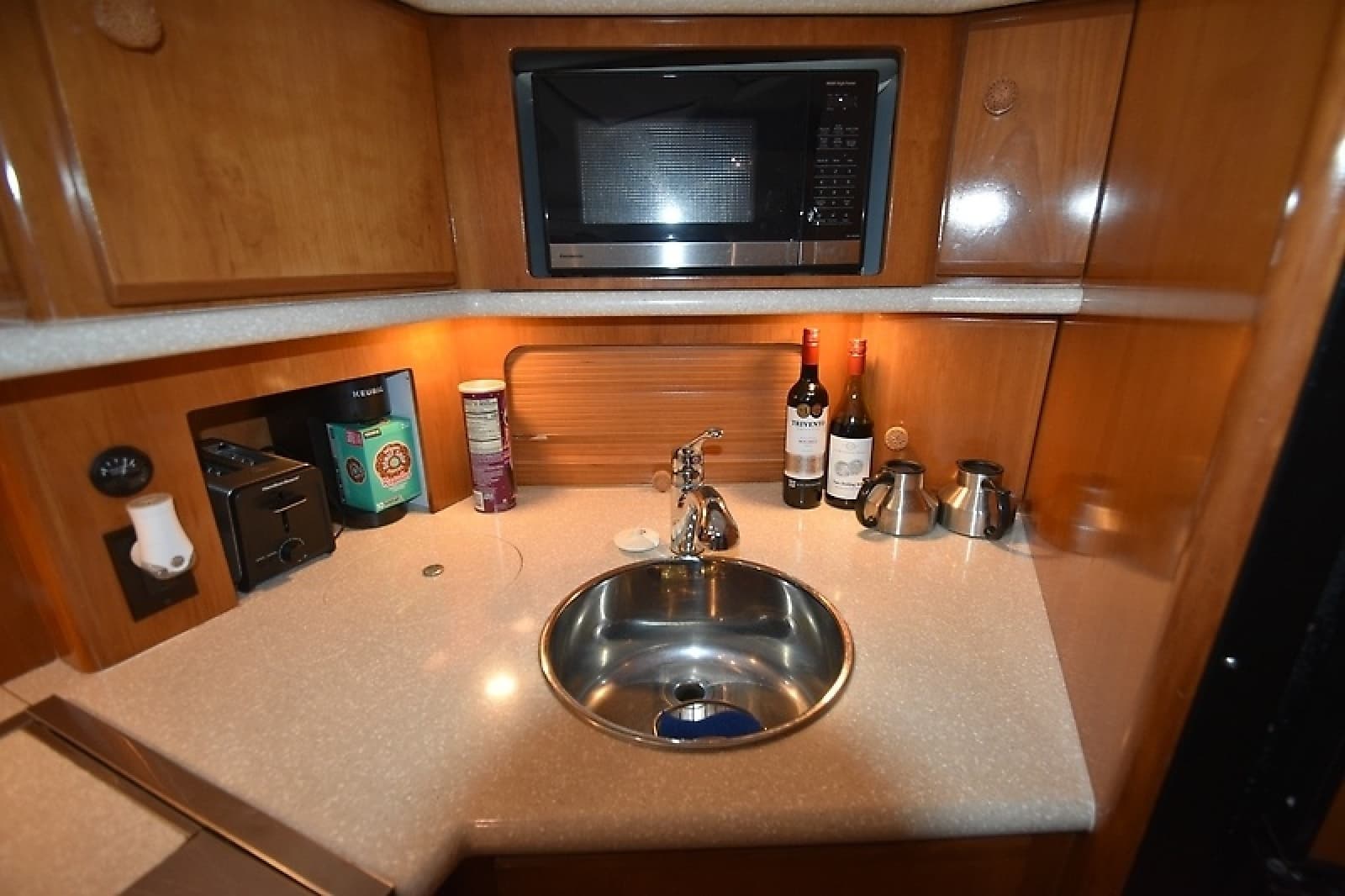 2001 Carver 356 Motoryacht - Photo 31