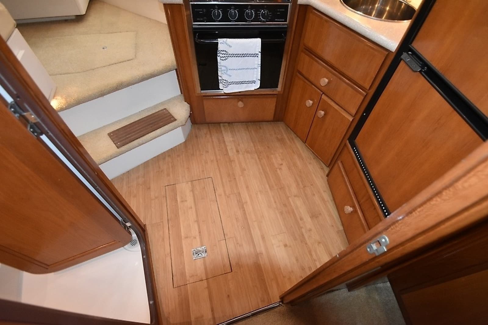 2001 Carver 356 Motoryacht - Photo 44
