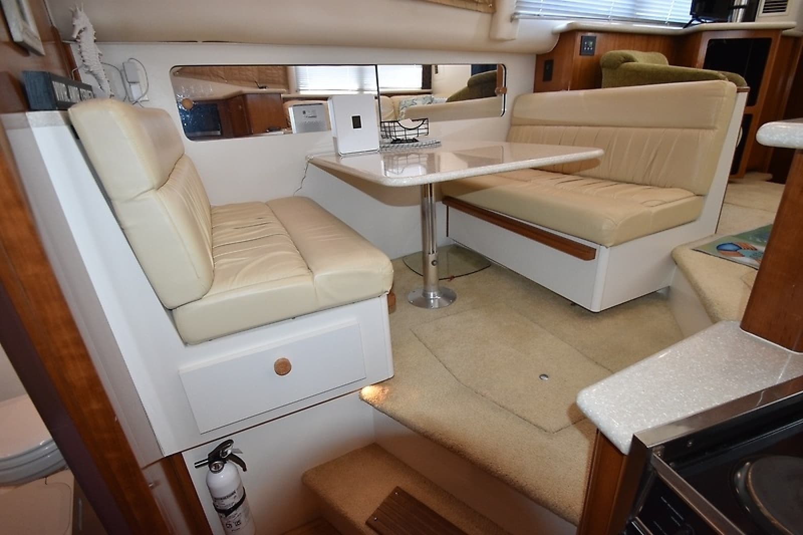2001 Carver 356 Motoryacht - Photo 35