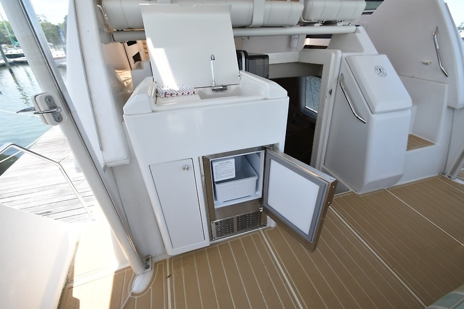 2001 Carver 356 Motoryacht - Photo 11