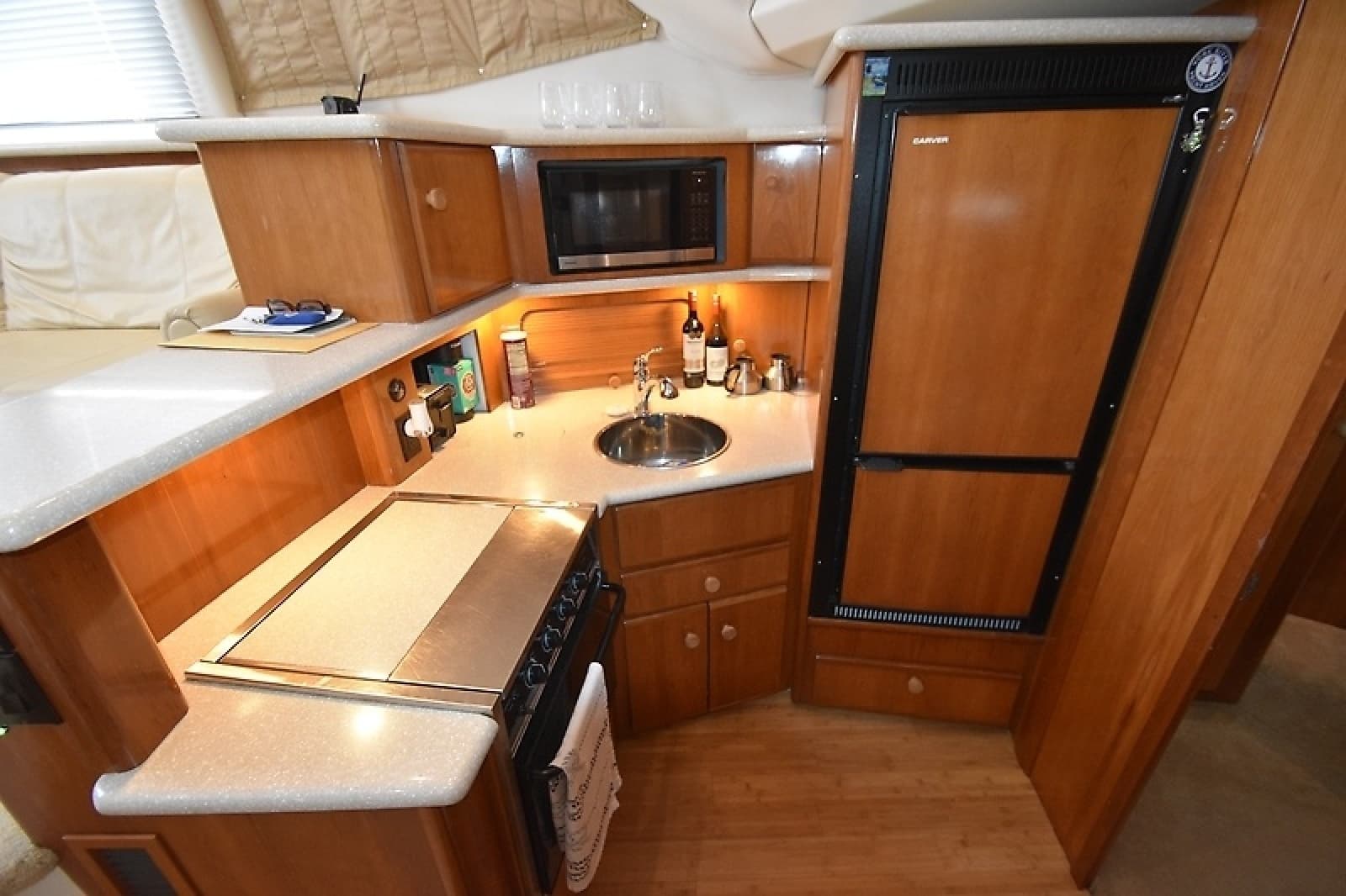 2001 Carver 356 Motoryacht - Photo 30