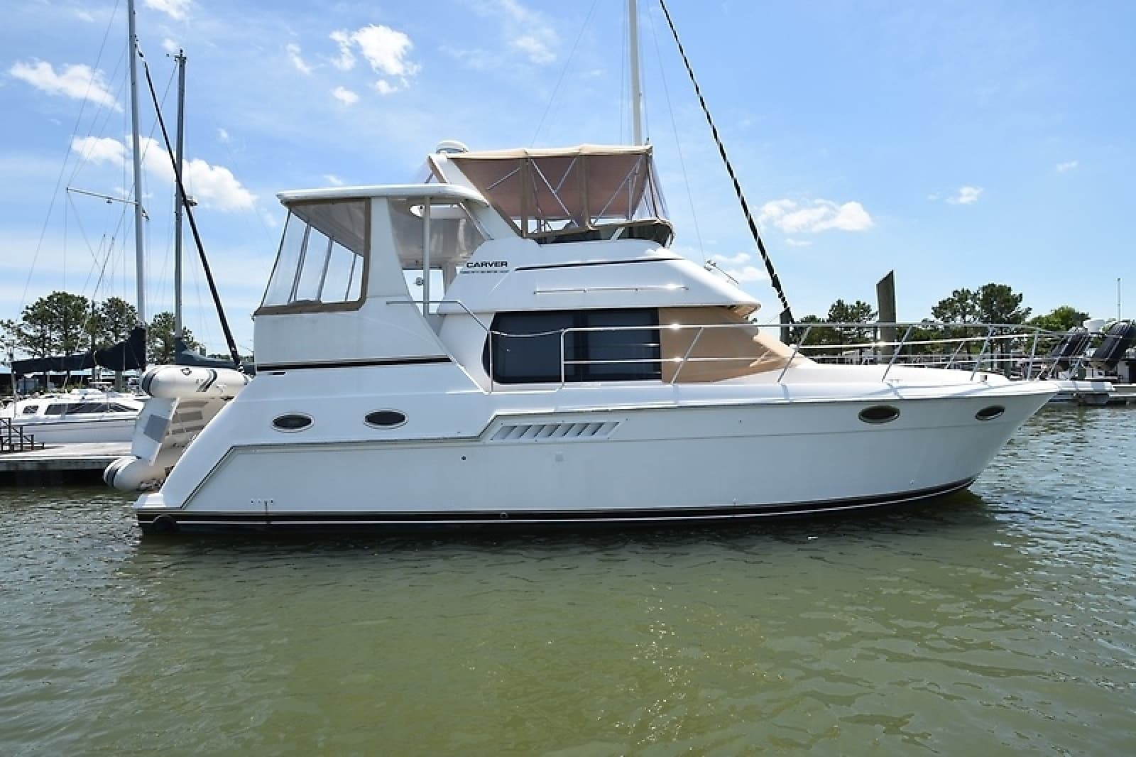 2001 Carver 356 Motoryacht - Photo 2