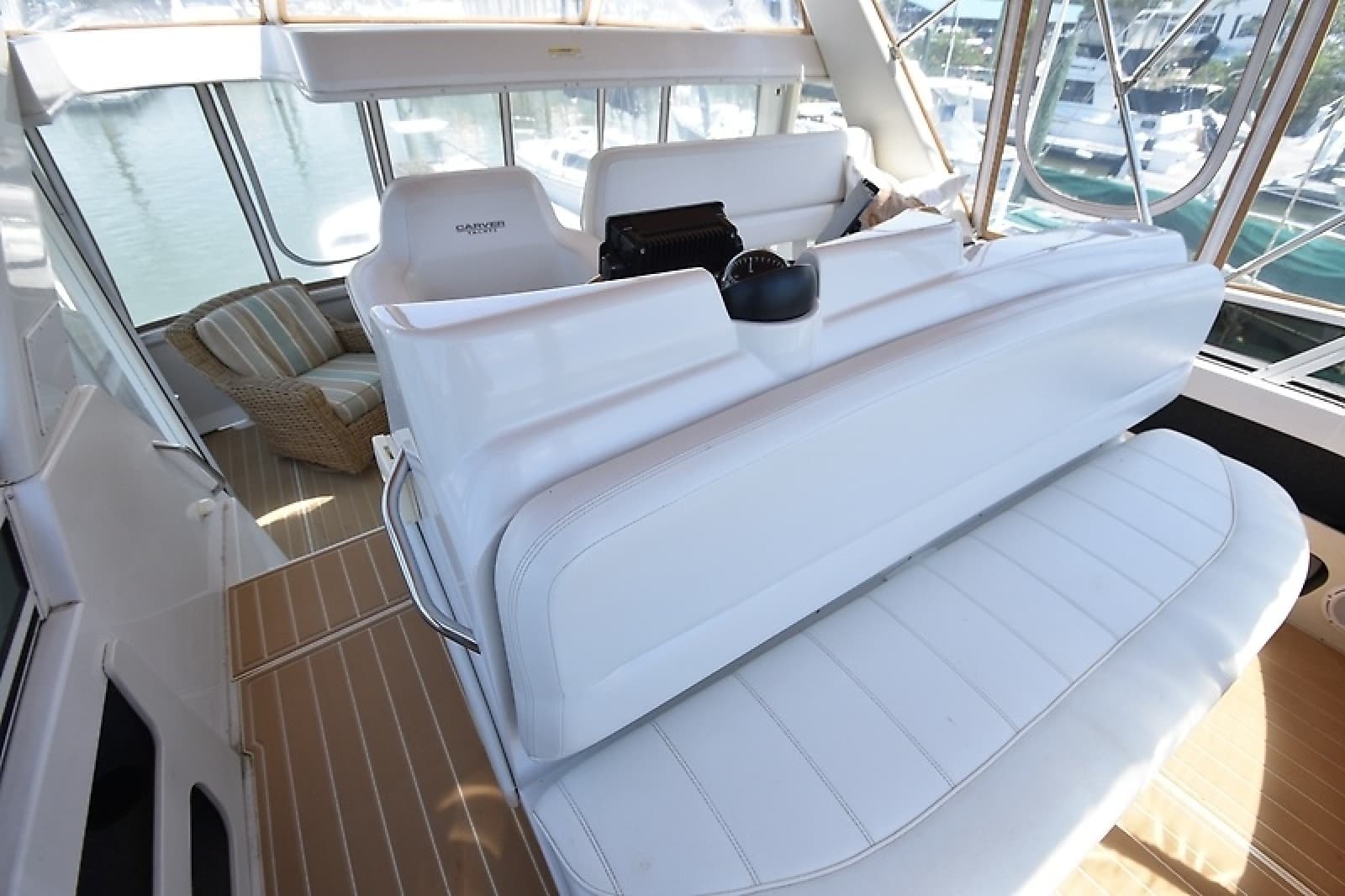 2001 Carver 356 Motoryacht - Photo 15