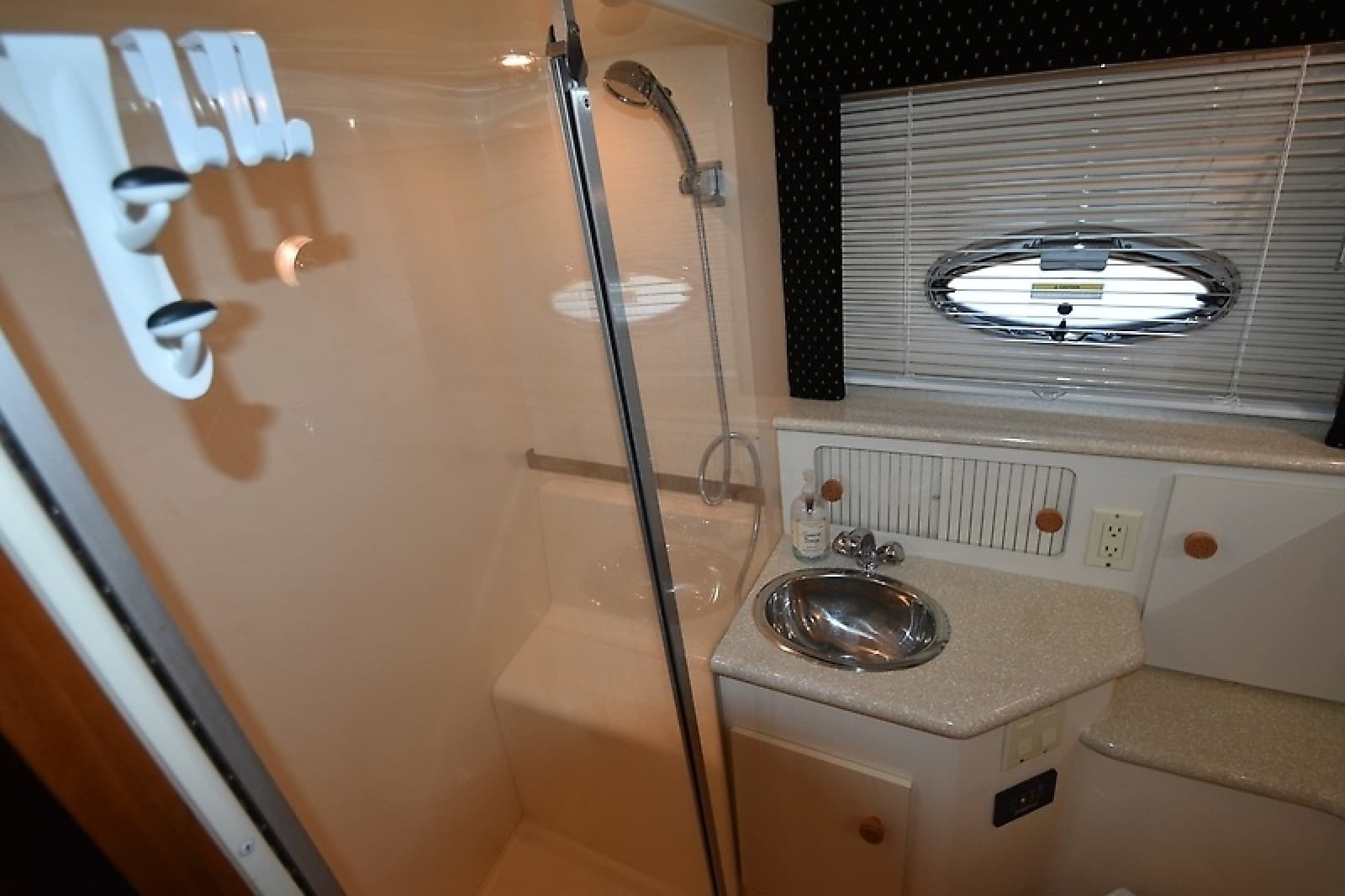 2001 Carver 356 Motoryacht - Photo 45