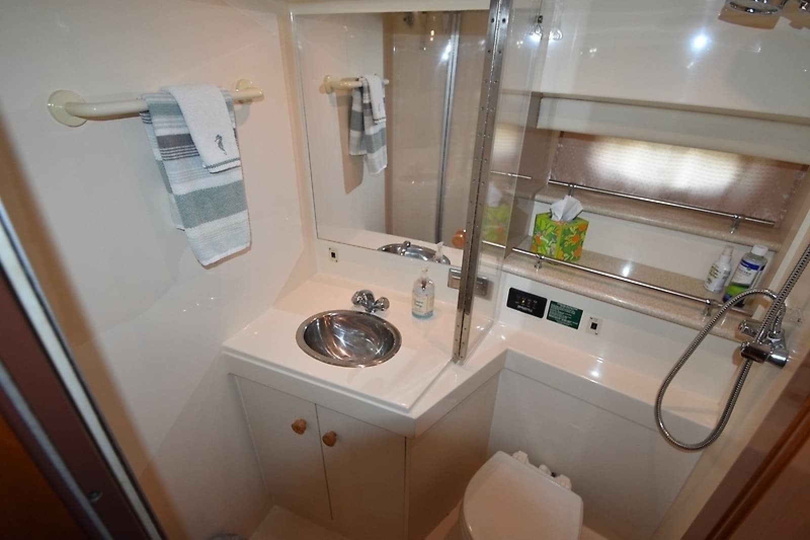 2001 Carver 356 Motoryacht - Photo 39