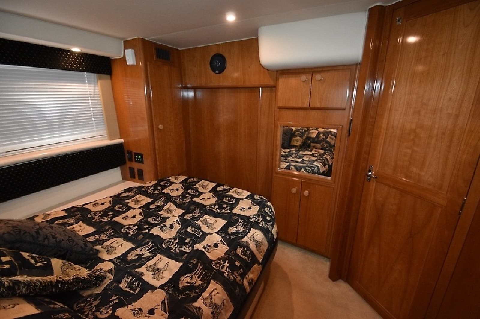 2001 Carver 356 Motoryacht - Photo 49