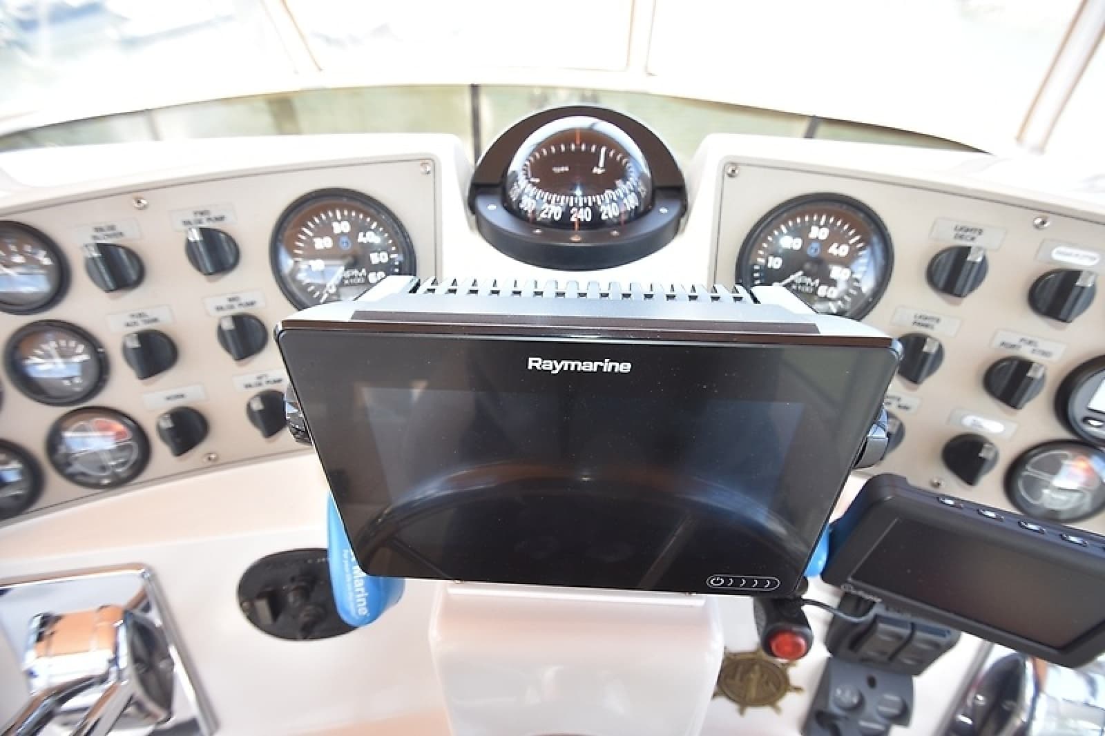 2001 Carver 356 Motoryacht - Photo 20