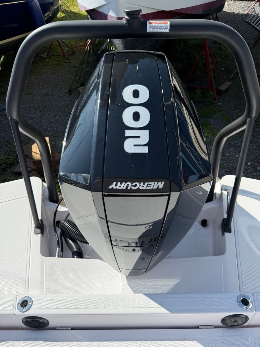2022 Axopar 22 T-Top - Photo 8