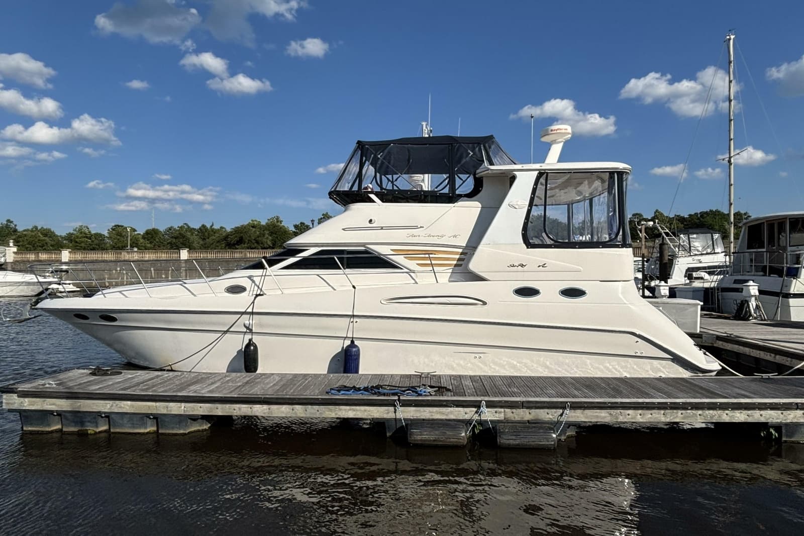 1999 Sea Ray 420 Aft Cabin - Photo 1