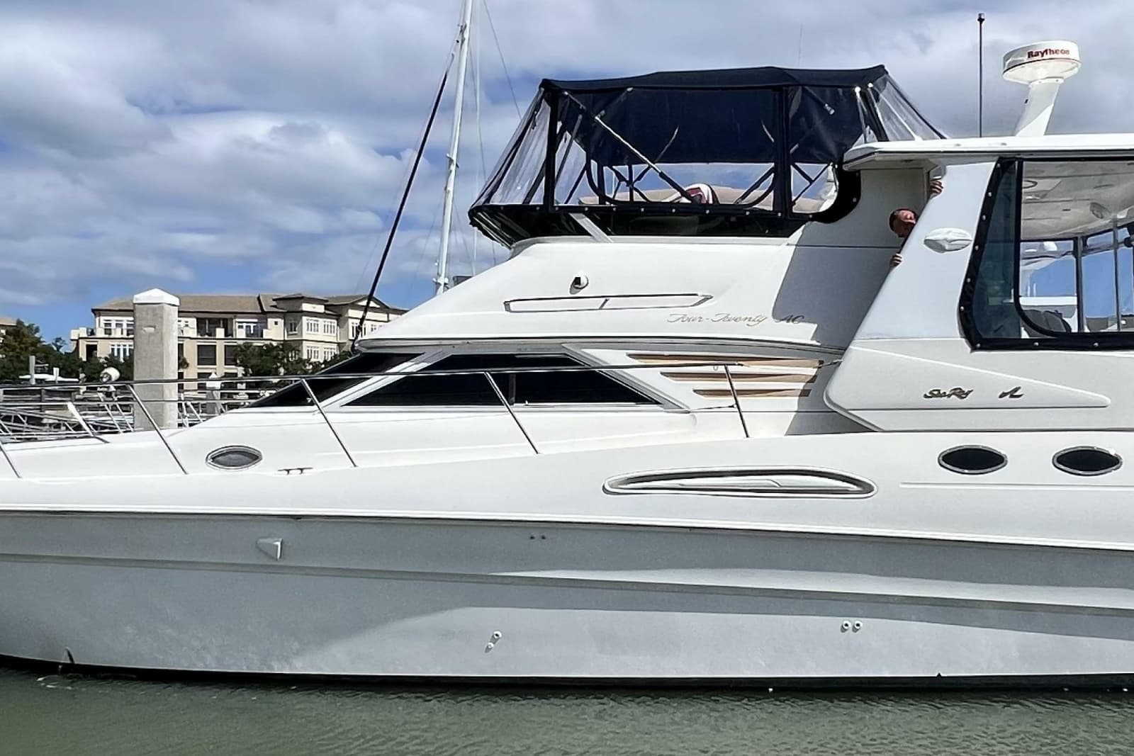 1999 Sea Ray 420 Aft Cabin - Photo 3